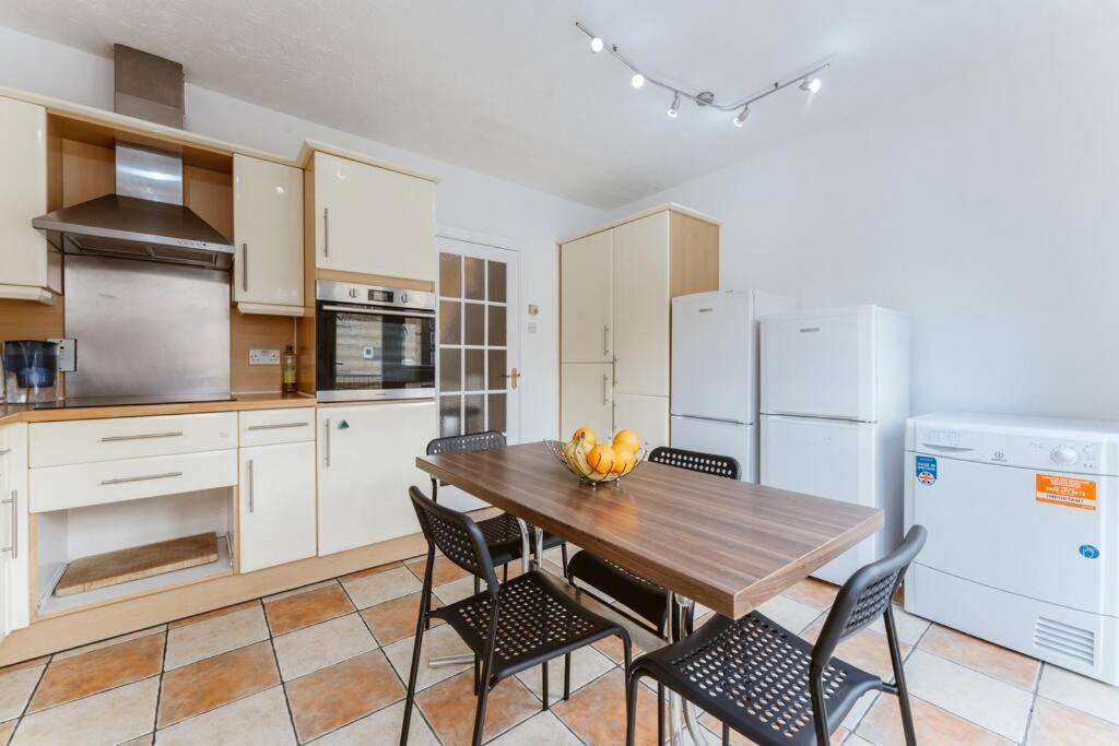 Up To 4 People, Room In A Share House Next To London Bridge Exterior photo